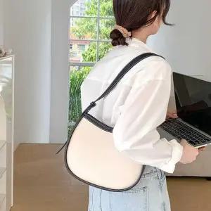 여자 출근 백 직장인 데일리 숄더 룩 여름 가방 코디 20대가방코디 데이트룩패션가방