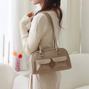 프롬헤븐 메이브 데일리 포켓 바게트 숄더백