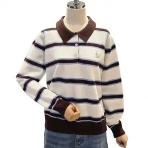 [롯데백화점]포커스 자수 스트라이프 카라니트 FS6A3KT3003