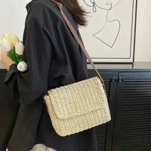 스퀘어 라탄 크로스백 여름 여행 베이직 패션가방 미니핸드폰가방 슬링백가방