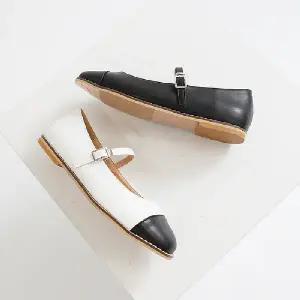 각코 스티치 라인 투톤 배색 스트랩 낮은굽 플랫Y