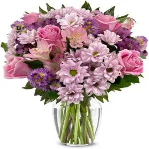 당신의 꽃에서 유리 꽃병과 함께하는 라벤더 러브 생일 기념일 또는 축하를 위한 신선한 꽃다발