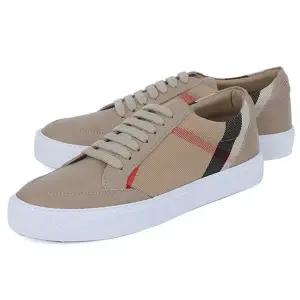 버버리 뉴살몬드 하우스 체크 스니커즈 8024330