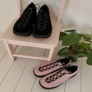 [엘루이즈][엘루이즈] [키작녀템] 체리비 벨벳 통굽 키높이 스니커즈(2color)