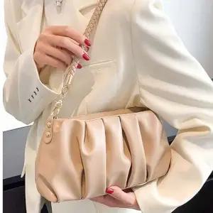 캐주얼가방 여성 직장인 숄더백 크로스백 레더 주름 가방