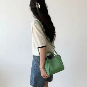 CMB418C여성용 5색 심플 핸들 버튼 스티치 하객 스타일 가죽 토트백