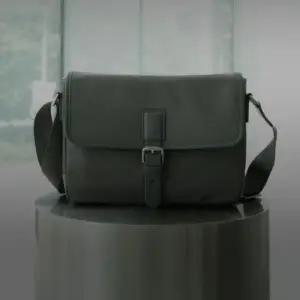 캐주얼 태블릿 노트북 여행용 방수 수납 크로스백 가방