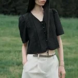 [ZOOC](천안아산점)리본 크랍 핀턱 블라우스Z252MSC036