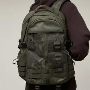 [커버낫] [TAG가 139,000] 코듀라 아치 로고 웨빙 백팩 카키