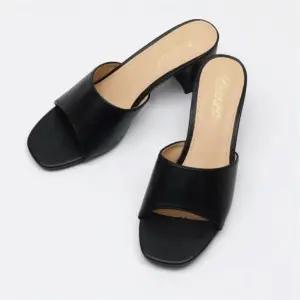 여성 심플 사각 앞코 통굽 로우 샌들 여름용