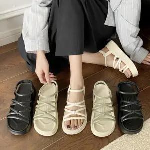 고품질 여름샌들 슈즈 패션샌들 끈샌들 여자샌들 통굽 플랫 (WFJ49OR)