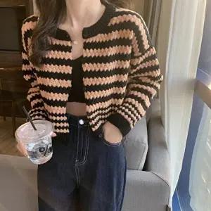 여성 3컬러 캐주얼 스트라이프 배색 숏 간절기 가디건 (KYR-WFFLQLP)