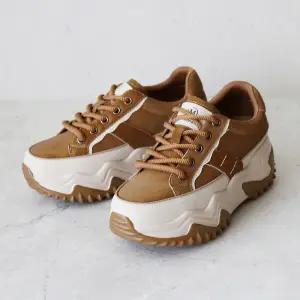 [롯데백화점]원더슈즈 컨버스타 컴포트 쿠션 발편한 키높이 통굽 스니커즈 6.5CM BD-M2321