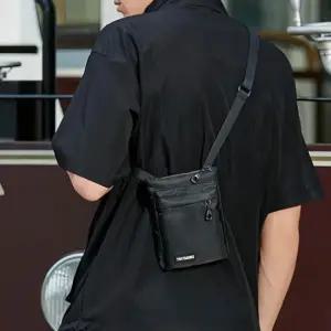 가볍고 컴팩트한 사이즈 슬림한 세로형 미니 크로스백 핸드폰가방 여행가방 캐주얼가방