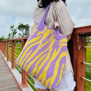 유니크 지브라패턴 니트 숄더백 빅사이즈 컬러풀가방 유니크 지브라패턴