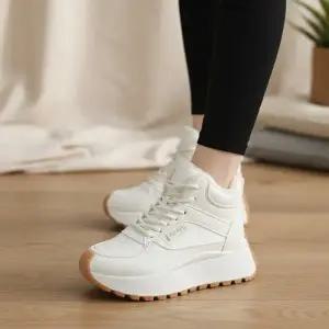 [다잇템] 여성용 포근한 털내장 키높이 일상용 하이탑 스니커즈_24400120_588872