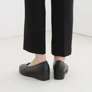 여성플랫 국내제작 둥근코 로우굽 웨지굽 플랫 단화 근무화Y