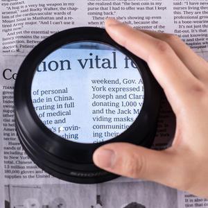 스몰리아 건전지형 LED 돋보기 확대경 휴대용 직은글씨 독서용 작업용 휴대용 스탠드형 탁상용 노안 돋보기