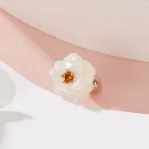 갤러리아 [비앤비골드] 14K 샹페인 플라워 장미 자개 피어싱 한쪽 PNE42203