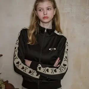 본 테이프 크롭 트랙탑 블랙