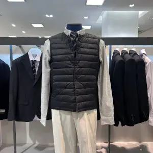 [리버스지오지아](마산점)25 FW 경량 패딩 조끼 [블랙]