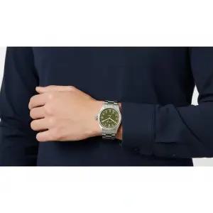 H69301160 카키 필드 남성 메탈시계