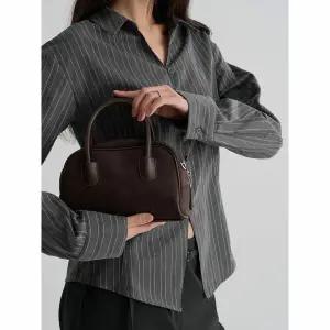 [에잇세컨즈] 인조 스웨이드 미니 토트  브라운 (3561D3WY4D)