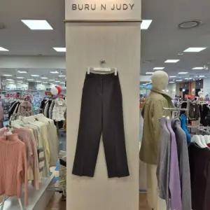 부루앤쥬디 HC42 사이드버튼일자슬랙스 사이드버튼일자슬랙스 BBRJSC101P