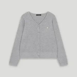 [코데즈컴바인](의정부점) 장식 브이넥 니트가디건 (CLA-CD384W1)