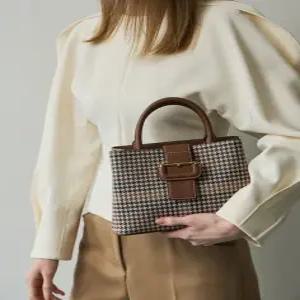 닥스 액세서리 25FW [하운드투스체크] 브라운 가죽배색 하운드투스체크 토트백 DCBA5F615W2