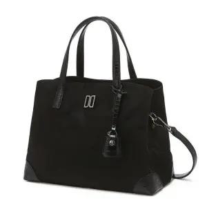 [롯데백화점]닥스 액세서리 (선물포장) 블랙 크로커 소가죽 배색 나일론 토트백 M (DCBA5F053BK)