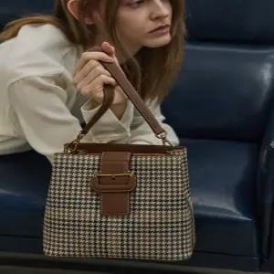 닥스 액세서리 25FW [하운드투스체크] 브라운 가죽배색 하운드투스체크 숄더백 M DCBA5F612W2