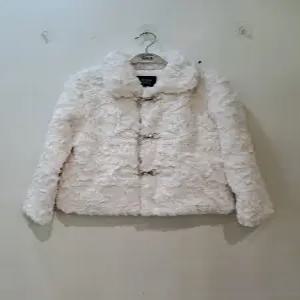 [더데이걸] 뽀글이 퍼 자켓TGJA25W01