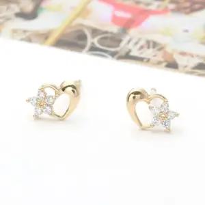 14K 금 큐빅 하트 꽃 골드 스터드 귀걸이 (WFKJQE3)