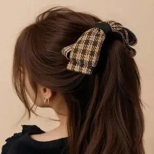 헤어아이템 포니테일 모양 체크리본 포인트 바나나핀