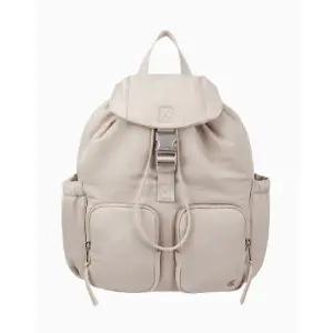 [롯데백화점]캘빈클라인 남녀공용 새틴 나일론 플랩 백팩(4K3214G-RMU-R)