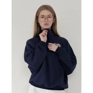 [키르시](대전신세계)아이러브 키르시 와펜 하프 집업 스웨트셔츠 [다크 네이비]