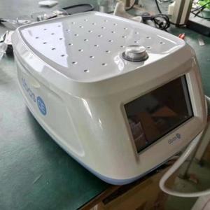 휴대용 뜨겁고 차가운 전기 천공 얼굴 피부 냉각 중배엽 산소 주입 장치