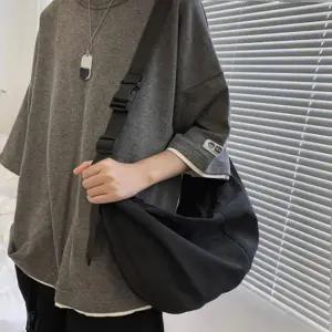 핸드폰케이스 공용 반달 쉐입 모양 생활 방수 크로스백