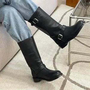 스웨이드 버클 스트랩 일자핏 바이커 미들부츠 4fY