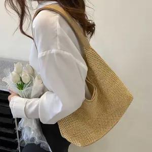 여자 룩 라탄 바캉스 휴가 가방 여름 여행 숄더 백