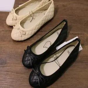 여성 리본 장식 퀼팅 포인트 무광 플랫슈즈 플랫 단화