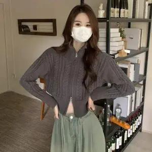 여성 OF64CJ49 3컬러 투웨이 지퍼 슬림핏 꽈배기 크롭 가디건