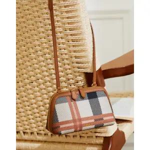 [롯데백화점]닥스 액세서리 LL선물포장[JUBILEE CHECK]브라운 쥬빌리체크 패턴 포인트 미니크로스백 DCWA3F