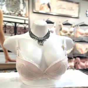 [에블린] 에블린 (노와이어) 코케트 리본 브라 EBBRF2565M