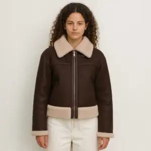 [최초가590 000]시그니처 크랙 레더 양모 시어링 리얼 무스탕_SOJK251106