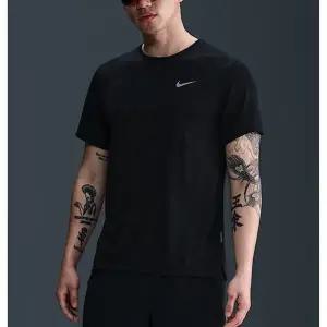 [나이키] 맨 드라이 핏 반팔 러닝 탑 B5 HJ4182 010