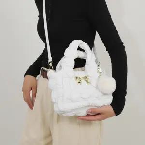 여성 큐티 퀼팅 리본 폼 입체 핸드백 CH-0728Y