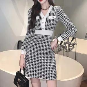 흰색 라인 포인트 배색 니트 원피스 예쁜옷 하운드체크 브이넥 겨울