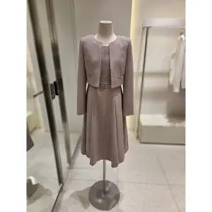 [SOUP](신세계 사우스시티) 스퀘어넥 플리츠 자켓 벨티드 원피스 (SC2OPM0)